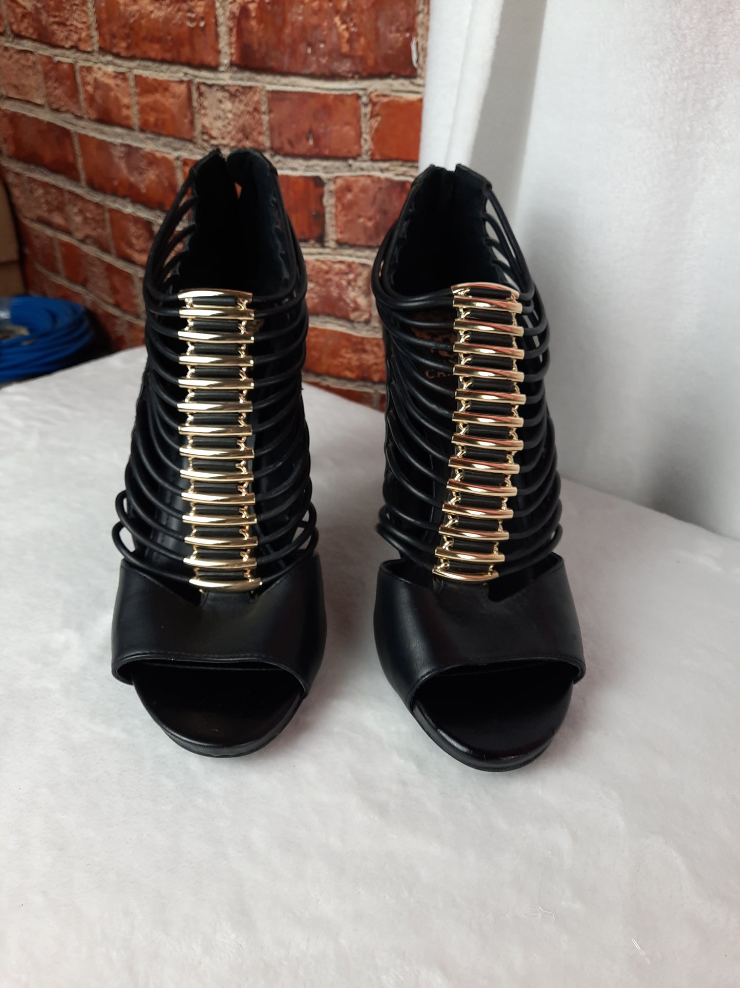 Vince Camuto Women's Black Leather Strappy Caged Heels Shoes Size 9 1/2
