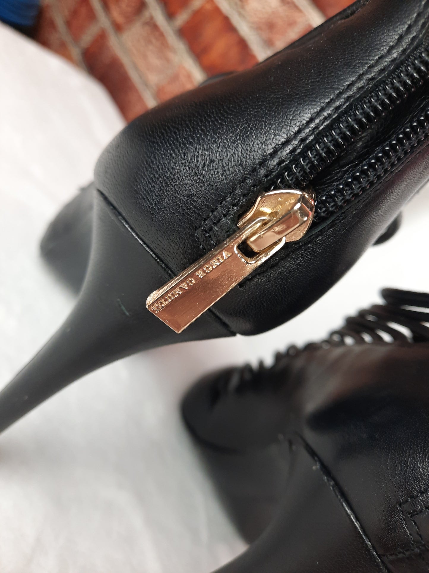 Vince Camuto Women's Black Leather Strappy Caged Heels Shoes Size 9 1/2