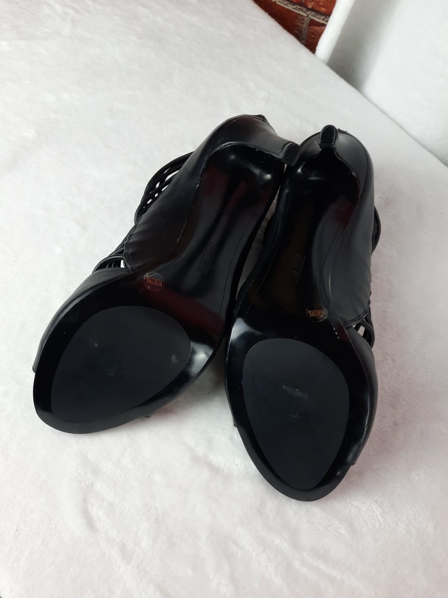 Vince Camuto Women's Black Leather Strappy Caged Heels Shoes Size 9 1/2