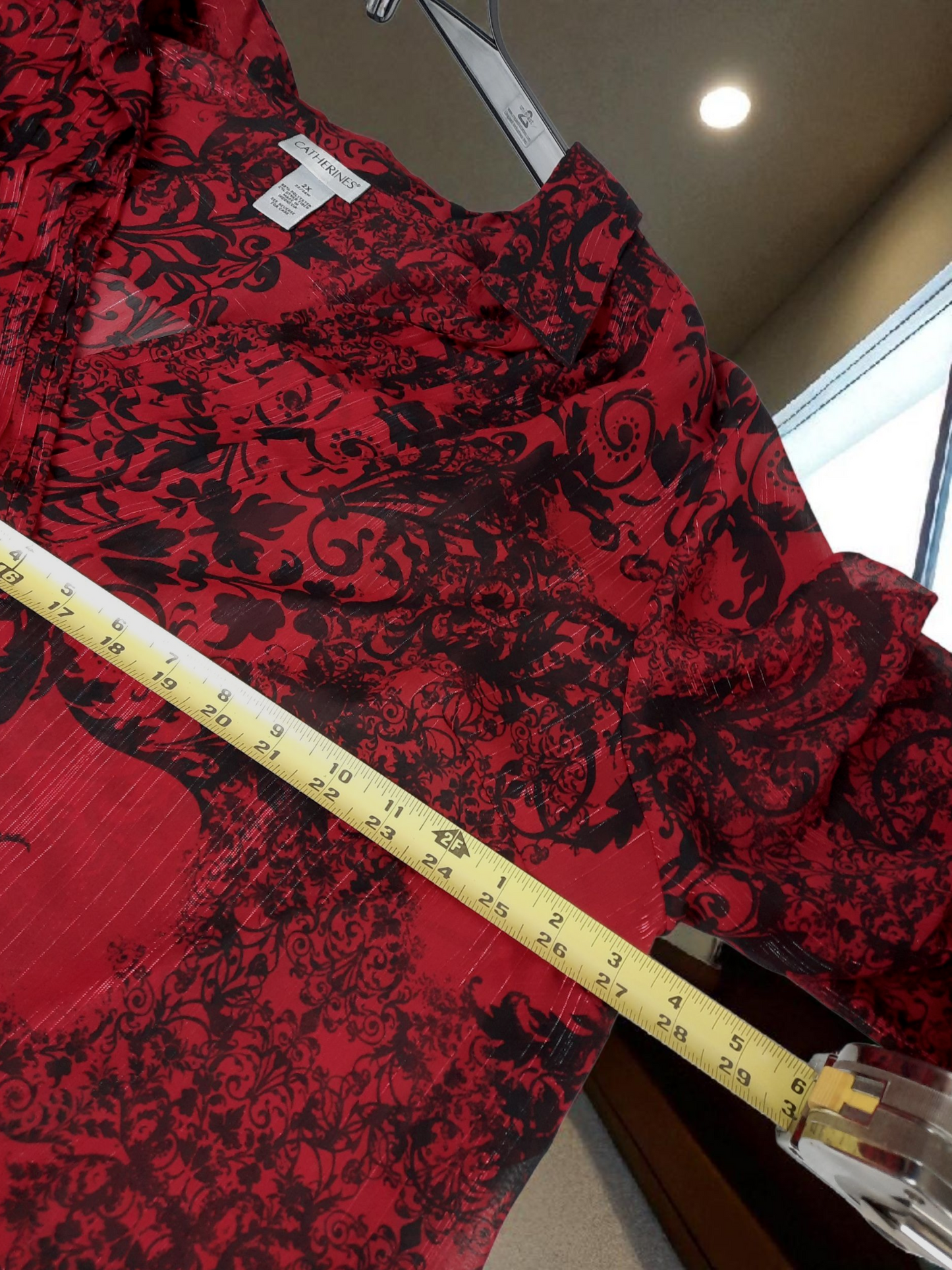 Catherines Women’s Size 2x Red Black Top Deep V-neck Pleated Flowy